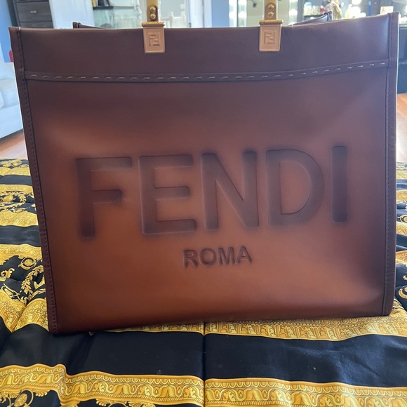 Fendi tote - Picture 4 of 13